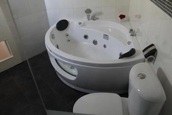 Jetted Tub